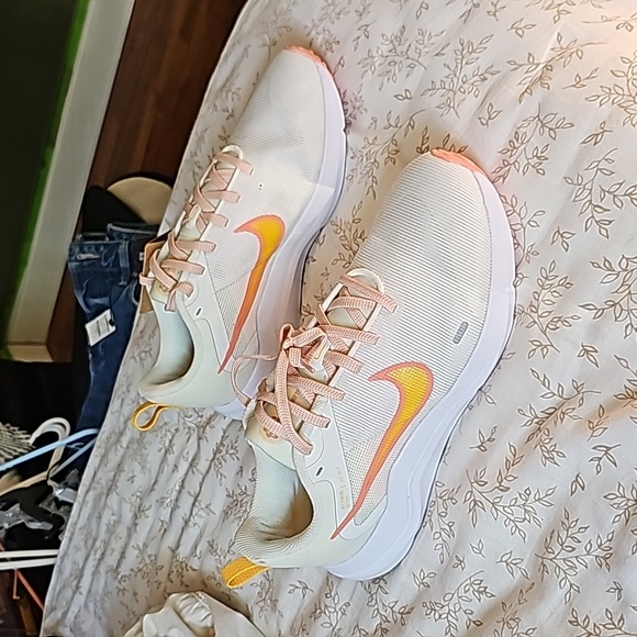 Nike Shoes - Women's Nike running shoe